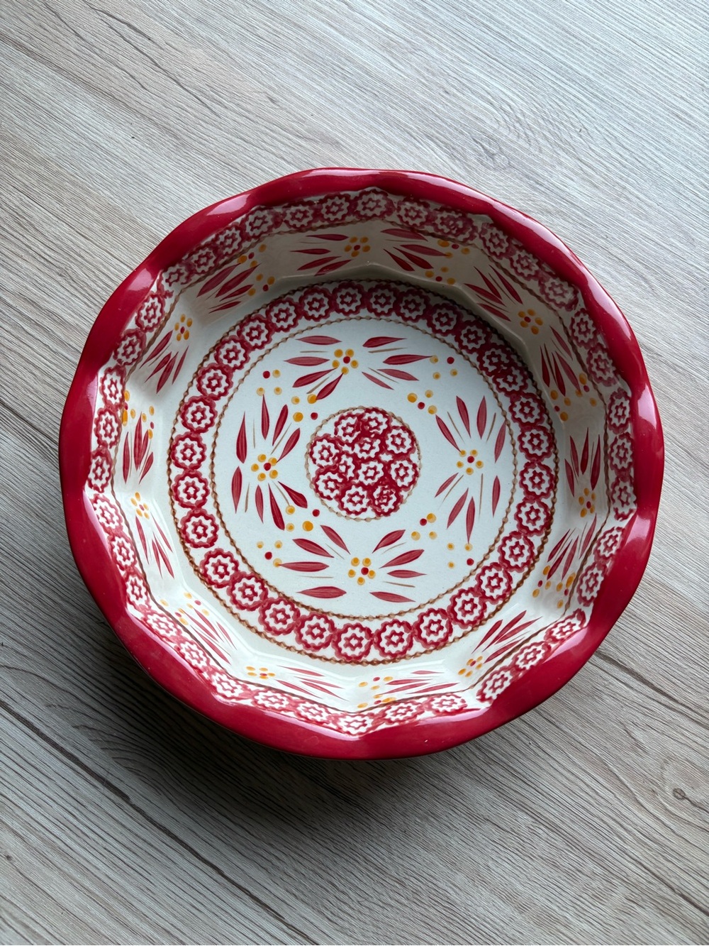 Temp-tations Old World Cranberry Scalloped Quiche / Pie Baker 9”